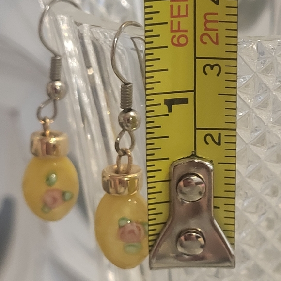 Vintage-style lampwork glass bead earrings - Picture 6 of 8